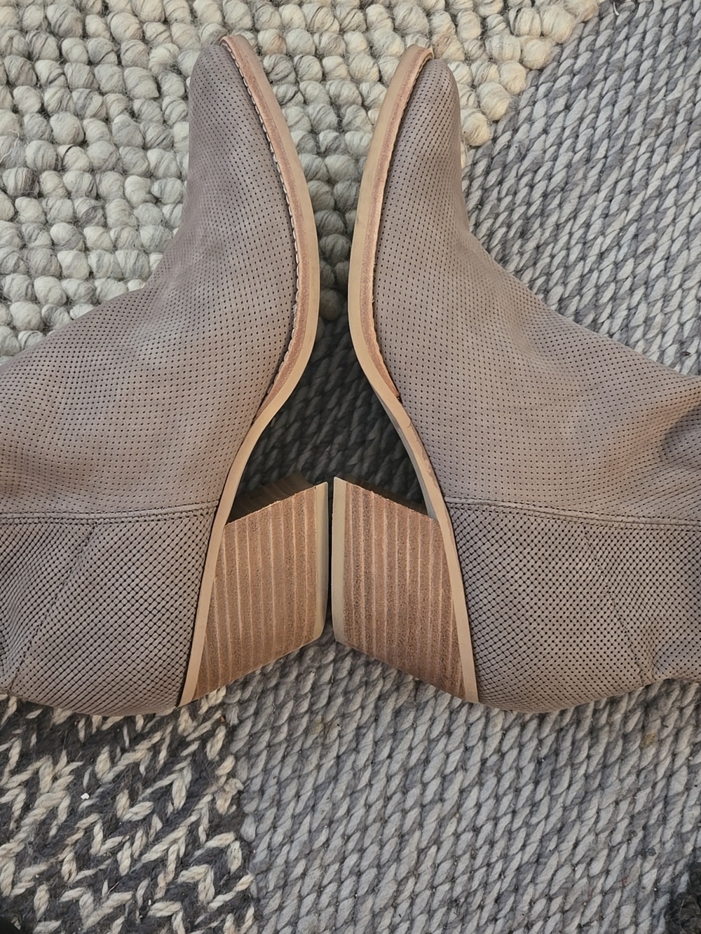 GORGEOUS DOLCE VITA BOOTIES. SZ 10 - Picture 4 of 5